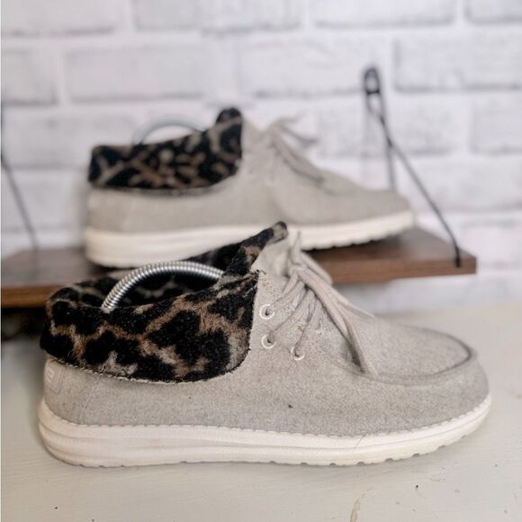Hey Dude Womens Size 9 Britt Cream Cheetah Lace Up Shoes - Picture 1 of 8